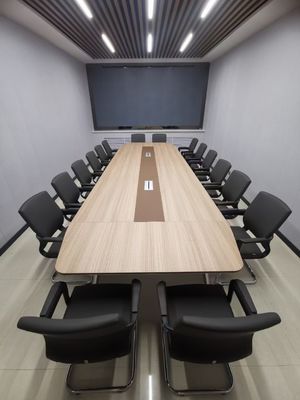 캐릭터 회전용 에르고노믹 오피스 의자